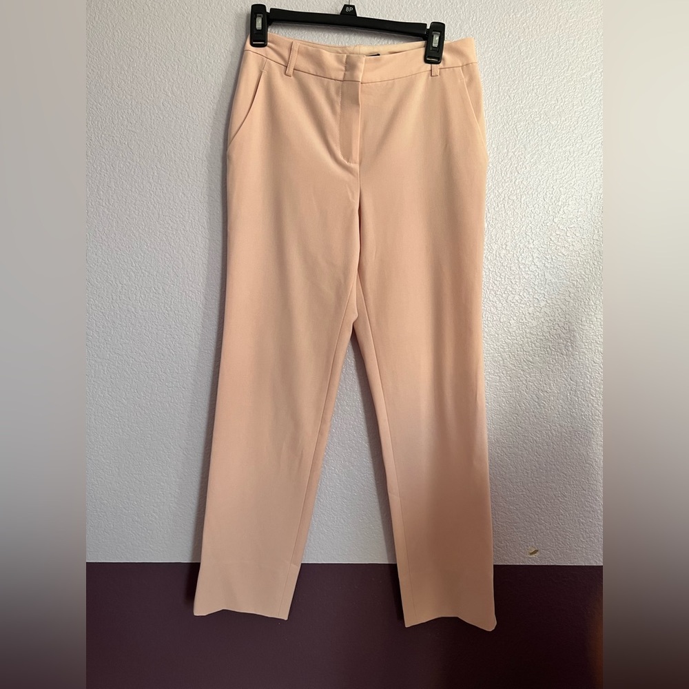 Bcbg —pants,slacks in excellent condition. It looks flattering on.